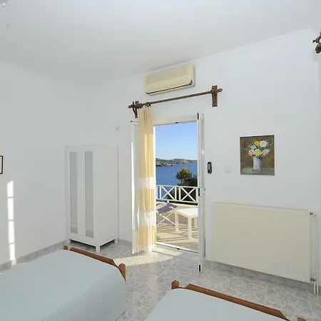 Villa Petros Mégas Yialós-Nítes